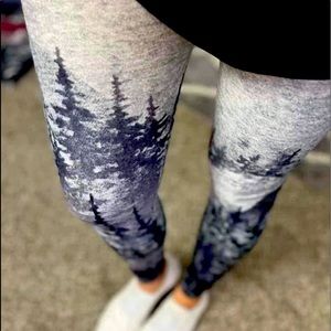 LuLaRoe Leggings Mountain Scene Size TC